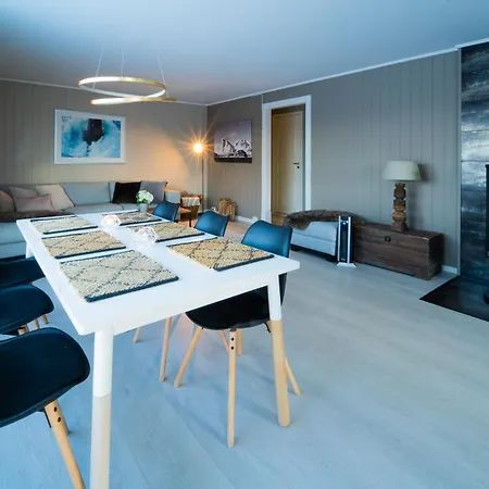Holiday home Gabbrovegen 52